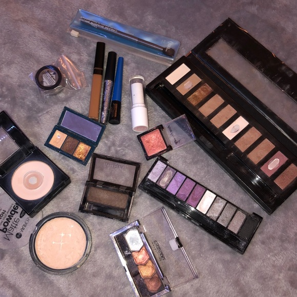 Make up/ eyeshadow/face powder/ eyeliner/ brush/ contouring/ eye palettes - Picture 4 of 16